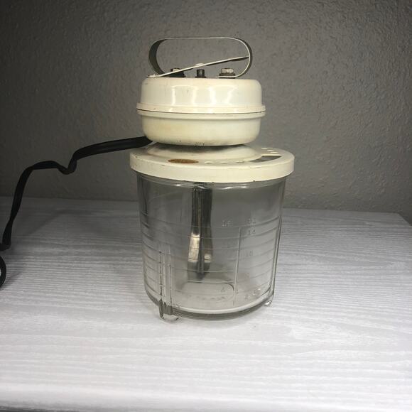 Vintage V.P. Corp Electric Food Mixer - works! - Picture 2 of 12